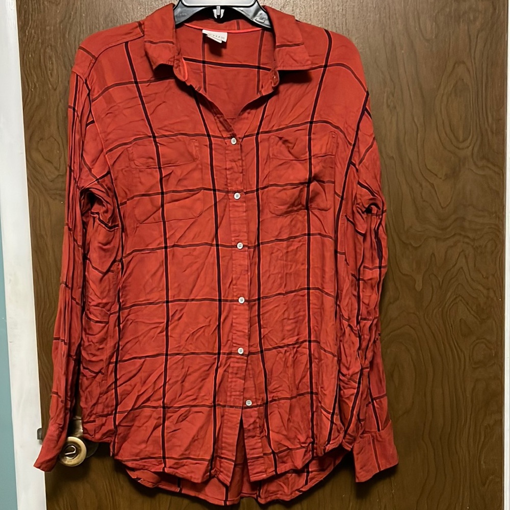 Stylus Womens long sleeved red plaid button down shirt size L